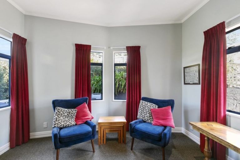 Photo of property in 46 Apuka Street, Brooklyn, Wellington, 6021