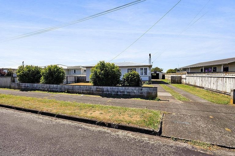 Photo of property in 8 Pacey Avenue, Hawera, 4610