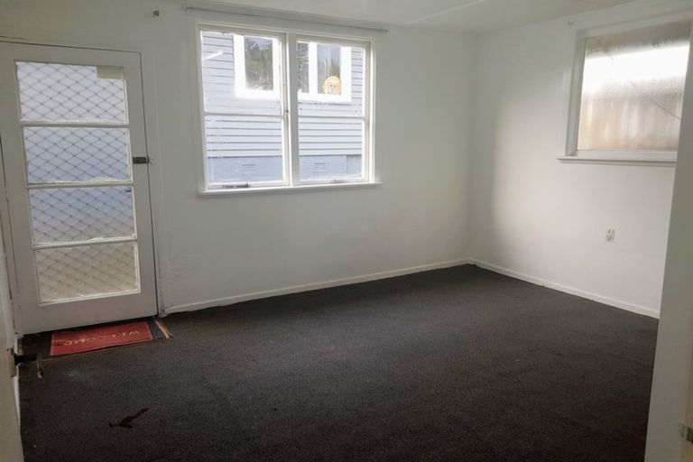 Photo of property in 16 Albert Road, Kelston, Auckland, 0602