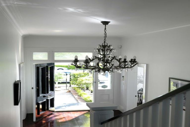 Photo of property in 26 Cranmer Square, Christchurch Central, Christchurch, 8013