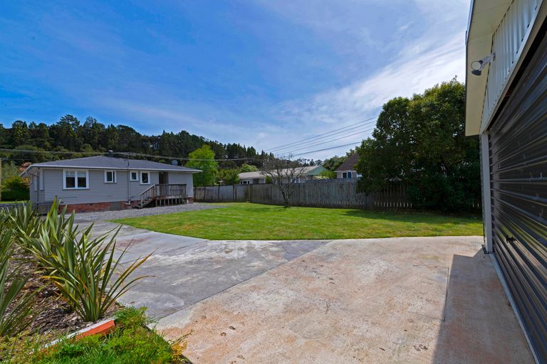 Photo of property in 14 Birdwood Road, Swanson, Auckland, 0612