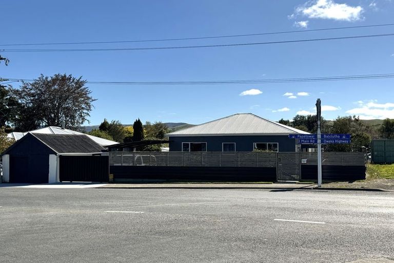 Photo of property in 33 Main Road, Owaka, 9535
