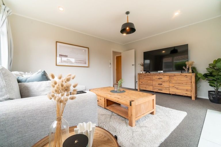 Photo of property in 4 Sasanof View, Ascot Park, Porirua, 5024