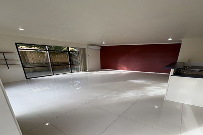 Photo of property in 2a Charlenne Close, Ranui, Auckland, 0612