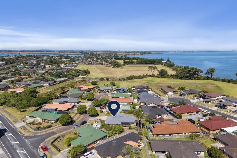 Photo of property in 3 Harobed Place, Weymouth, Auckland, 2103