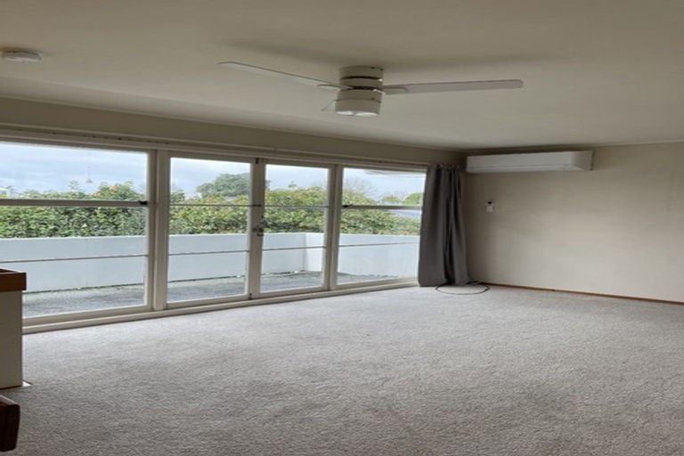 Photo of property in 36 Graham Avenue, Te Atatu Peninsula, Auckland, 0610