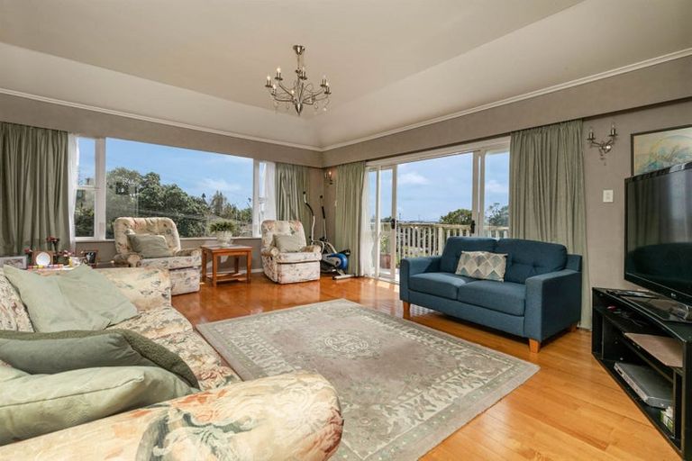 Photo of property in 17 Divich Avenue, Te Atatu South, Auckland, 0610