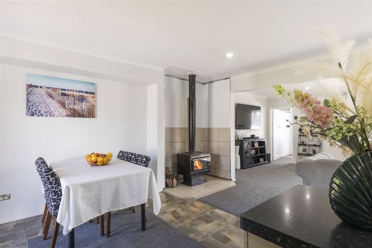 Photo of property in 14 Lewis Place, Highbury, Palmerston North, 4412