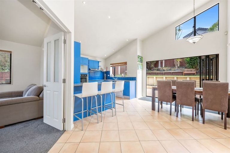 Photo of property in 11 Fairchild Avenue, Goodwood Heights, Auckland, 2105