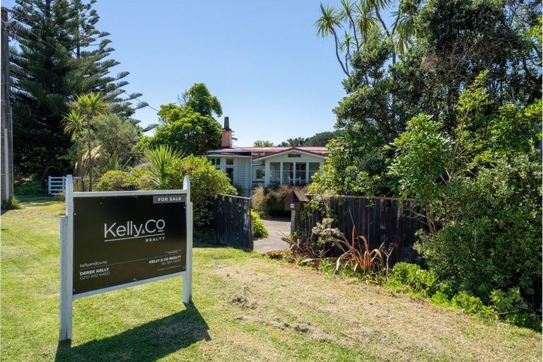 Photo of property in 16 Rangiuru Road, Otaki Beach, Otaki, 5512