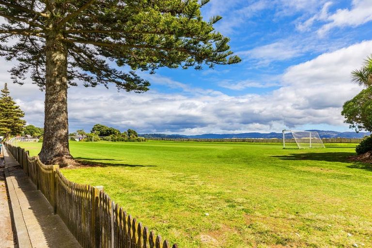 Photo of property in 39 Marine Parade, Eastbourne, Lower Hutt, 5013