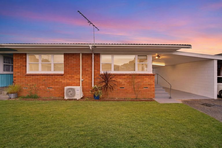 Photo of property in 2/62 Great South Road, Papatoetoe, Auckland, 2025