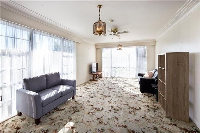 Photo of property in 276 Glenfield Road, Glenfield, Auckland, 0629