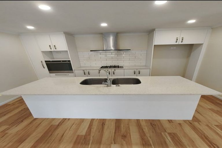 Photo of property in 8a Turpin Road, Riverhead, 0820