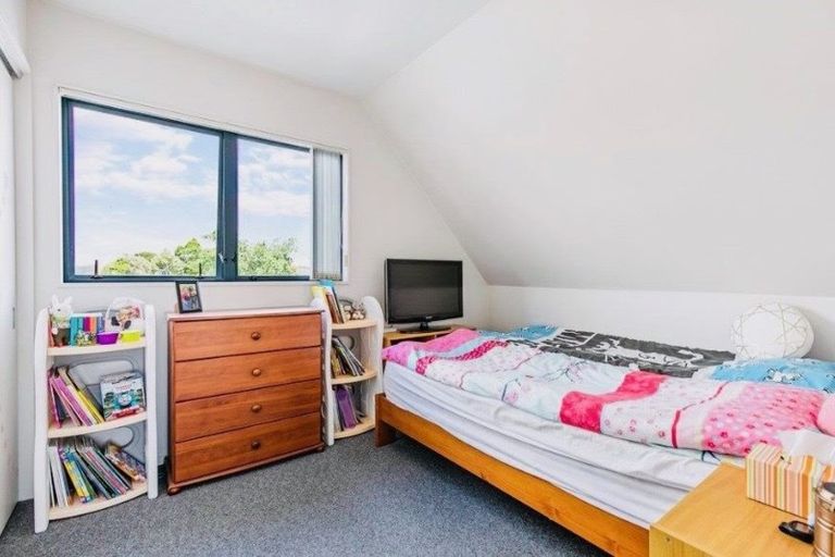 Photo of property in 2 Braeburn Place, Takanini, 2112