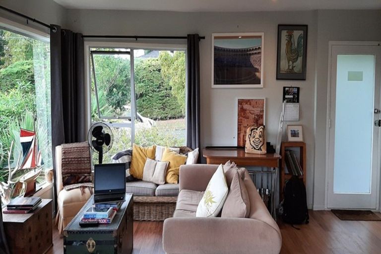 Photo of property in 37 West Lynn Road, Titirangi, Auckland, 0604