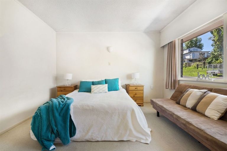 Photo of property in 115 Sunset Road, Totara Vale, Auckland, 0632