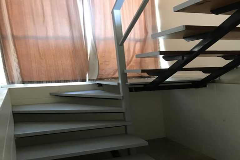 Photo of property in 1/46 John Dee Crescent, Red Beach, 0932