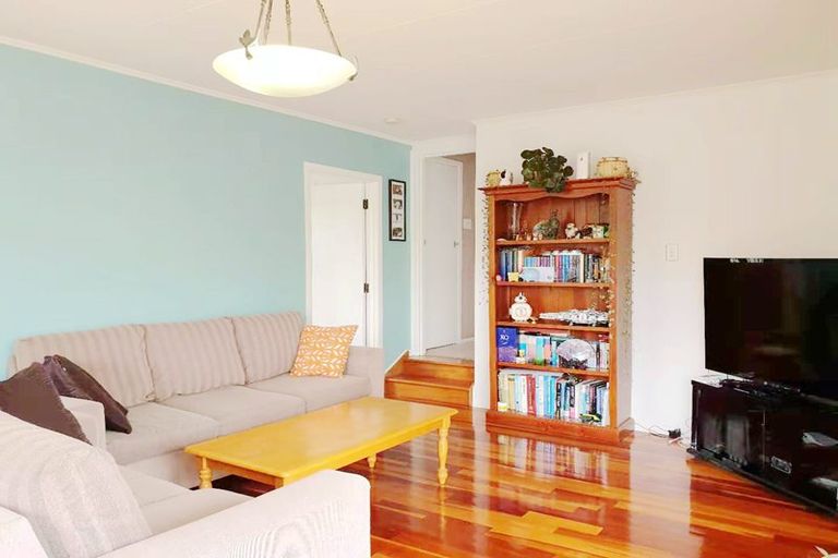 Photo of property in 2/14 Heron Place, Pakuranga Heights, Auckland, 2010