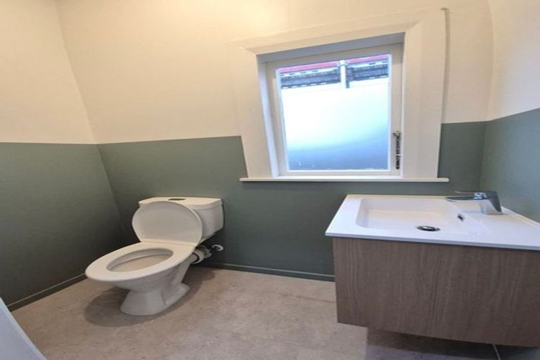 Photo of property in 24 Stone Street, Miramar, Wellington, 6022