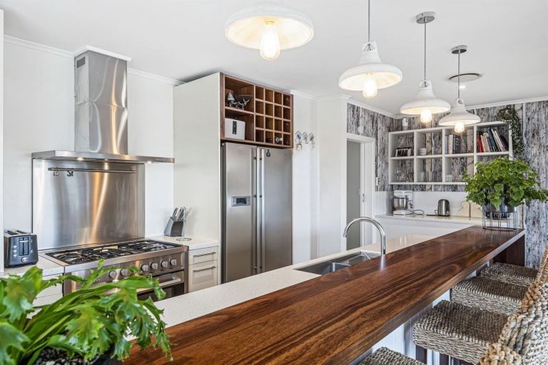 Photo of property in 143 Browns Bay Road, Browns Bay, Auckland, 0630