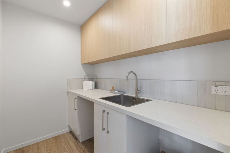 Photo of property in 61 Moncks Spur Road, Redcliffs, Christchurch, 8081