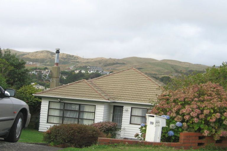 Photo of property in 19 Kereru Bend, Tawa, Wellington, 5028