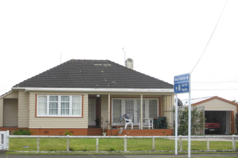 Photo of property in 8 Waimea Street, Westown, New Plymouth, 4310