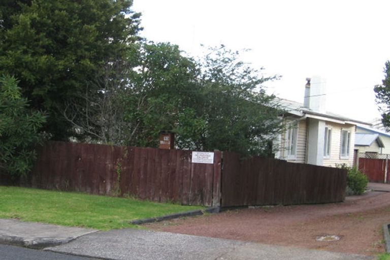 Photo of property in 2/10 Hikurangi Street, Te Atatu Peninsula, Auckland, 0610