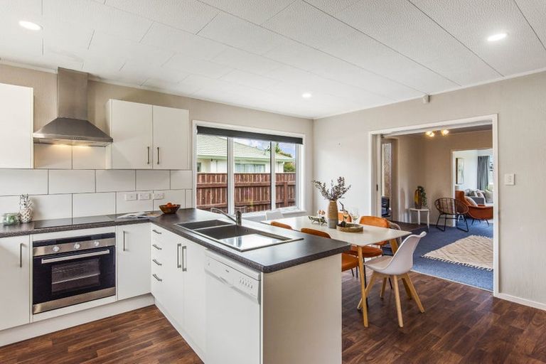 Photo of property in 287 Te Moana Road, Waikanae, 5036