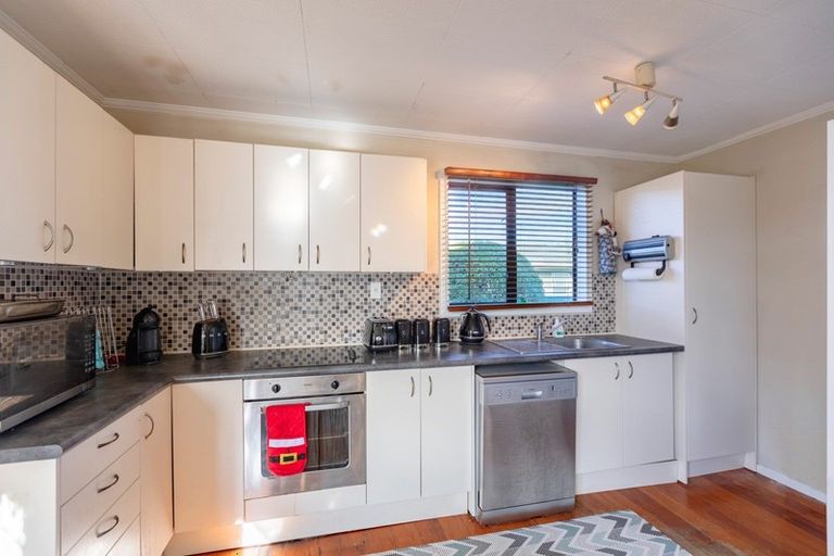 Photo of property in 33 Bowling Road, Greenmeadows, Napier, 4112