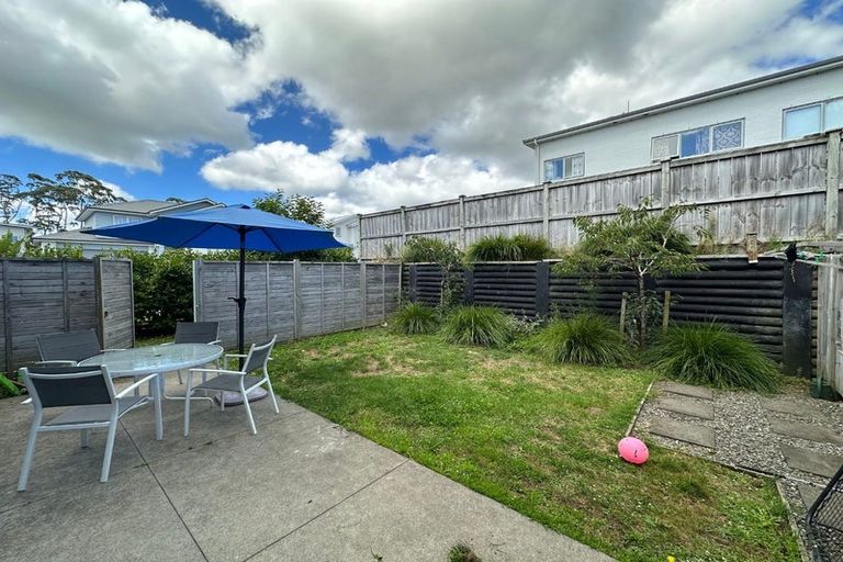 Photo of property in 59 William Wallbank Crescent, Swanson, Auckland, 0614