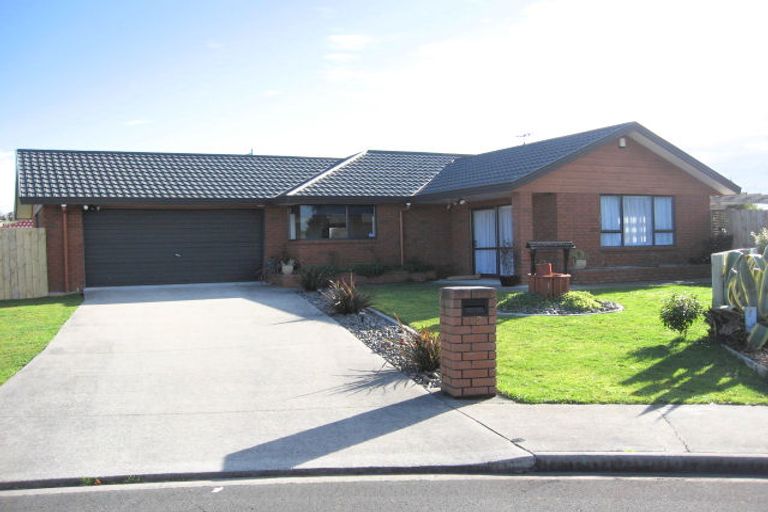 Photo of property in 42 Aldershot Place, Nawton, Hamilton, 3200