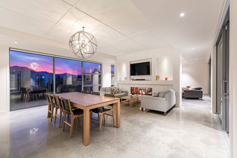 Photo of property in 10 Bevan Place, Wanaka, 9305