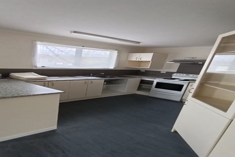 Photo of property in 27 Aniseed Grove, Timberlea, Upper Hutt, 5018