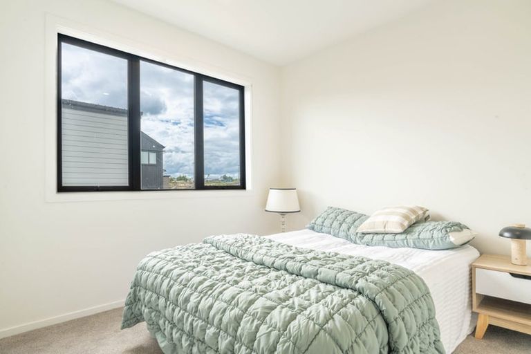 Photo of property in 1 Whiteywood Street, Westgate, 0814