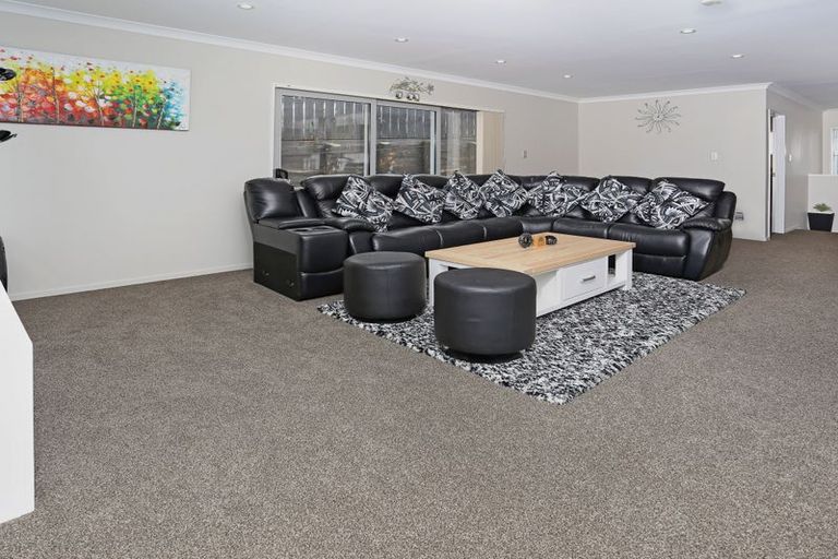Photo of property in 16a Cedar Heights Avenue, Massey, Auckland, 0614