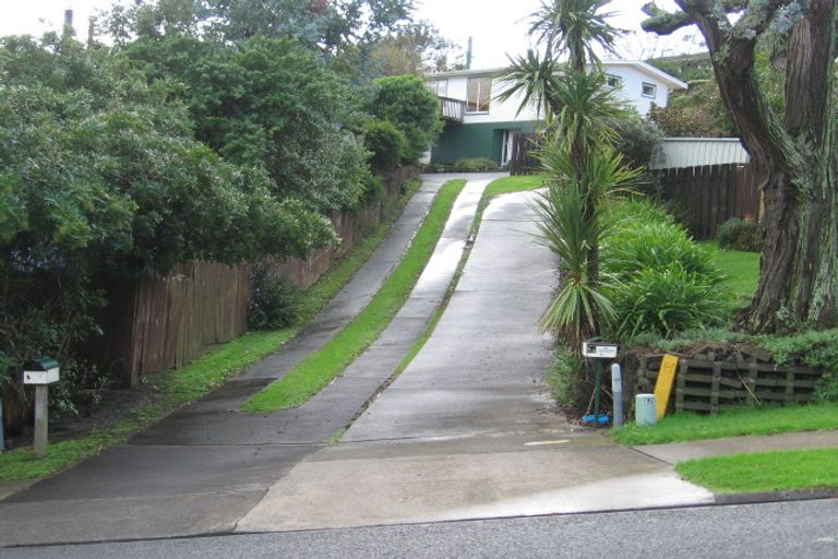 Photo of property in 7 Robbies Road, Shelly Park, Auckland, 2014