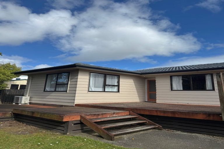 Photo of property in 23 Armada Drive, Ranui, Auckland, 0612