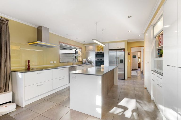 Photo of property in 5b Regency Crescent, Redwood, Christchurch, 8051