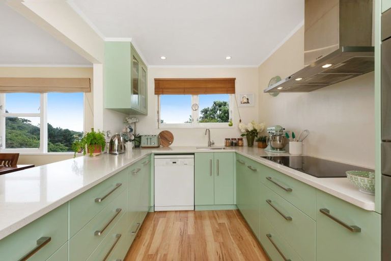 Photo of property in 4 Bishops Glen, Tawa, Wellington, 5028