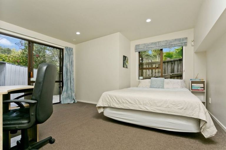 Photo of property in 2/33 Korotaha Terrace, Rothesay Bay, Auckland, 0630