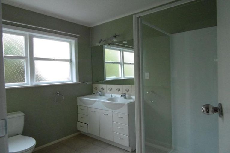 Photo of property in 8 Merchant Avenue, Te Atatu South, Auckland, 0610