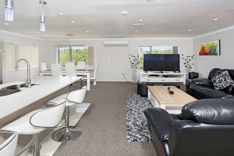 Photo of property in 16a Cedar Heights Avenue, Massey, Auckland, 0614