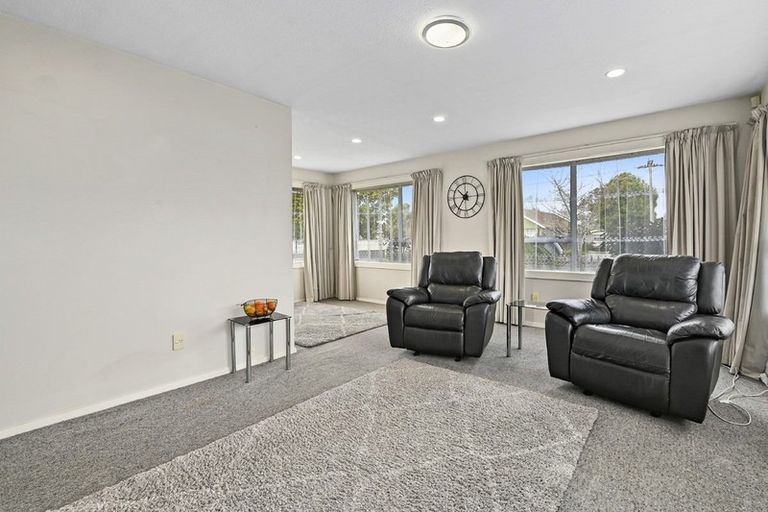 Photo of property in 67 Farquhars Road, Redwood, Christchurch, 8051