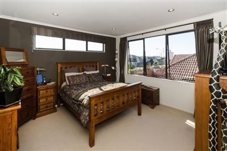 Photo of property in 24 Corsica Way, Karaka, Papakura, 2113