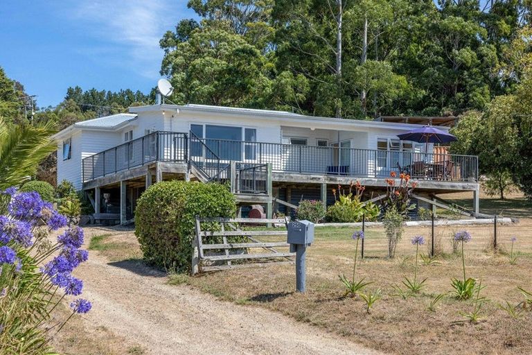 Photo of property in 250 Bayview Road, Diamond Harbour, 8972