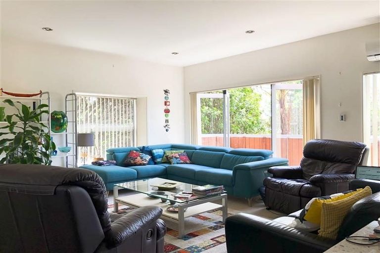Photo of property in 76l Edmonton Road, Henderson, Auckland, 0612