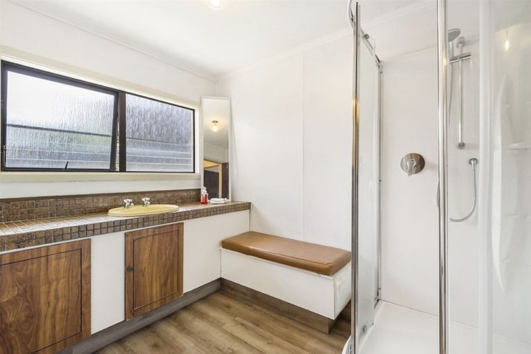 Photo of property in 115 Sunset Road, Totara Vale, Auckland, 0632