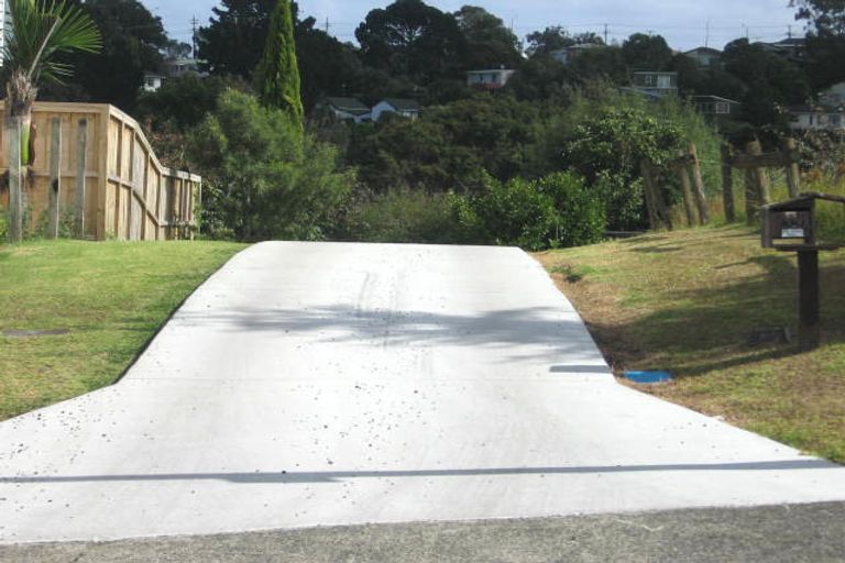 Photo of property in 1/57 Girrahween Drive, Totara Vale, Auckland, 0629